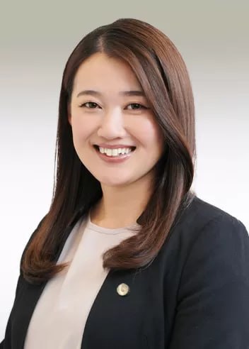 的場 理依
